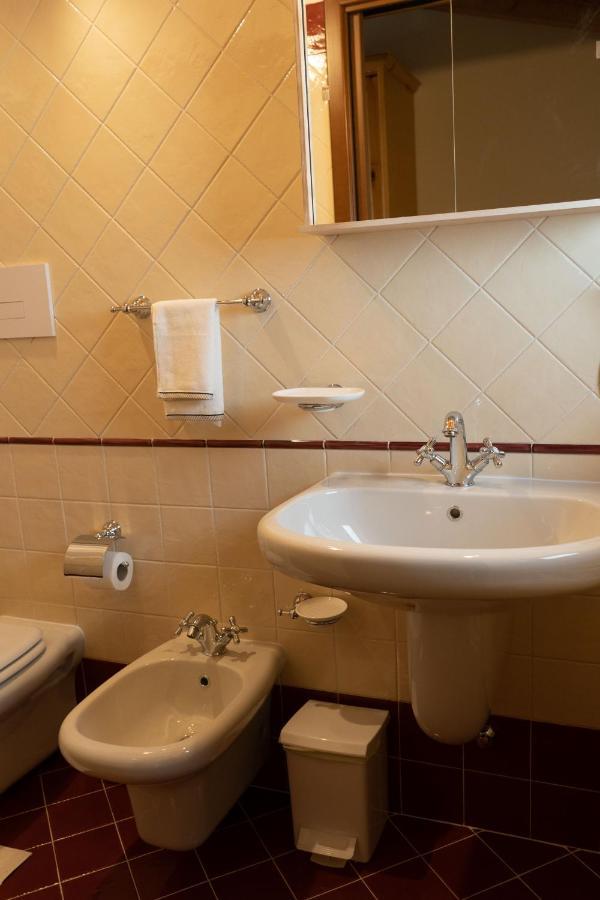La Fiocchina - Magic Place - Apartments & Studios In Garda Lake - Countryside Farmhouse, Inside The Middle Of The Lake Salò Exterior foto